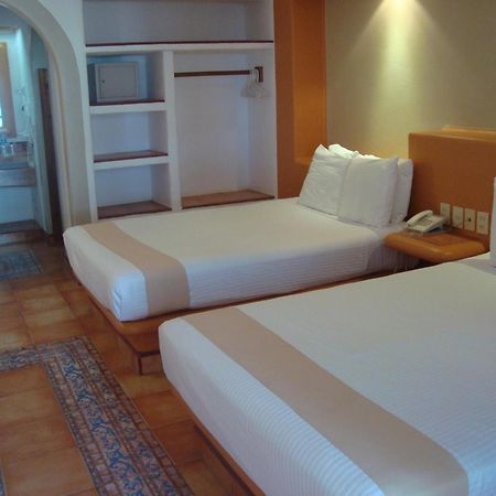 Hotel Villa Mexicana Zihuatanejo Exterior photo
